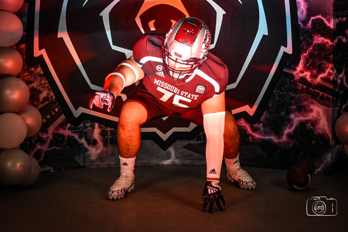 RumseyJax's tweet photo. After a great official visit, blessed to receive a full D1 scholarship offer to Missouri State🙏

Ready to work!!! #WakeTheBears

COMMITTED🐻💯

@Ry_Beard @Coach_Halpin @CoachLDScott @RonnieFouch @Lynn_BearsDFO 
@moorelion_fb @OklahomanSports @JamesDJackson15 @jonkfreeman https://t.co/SBEiES2M1r