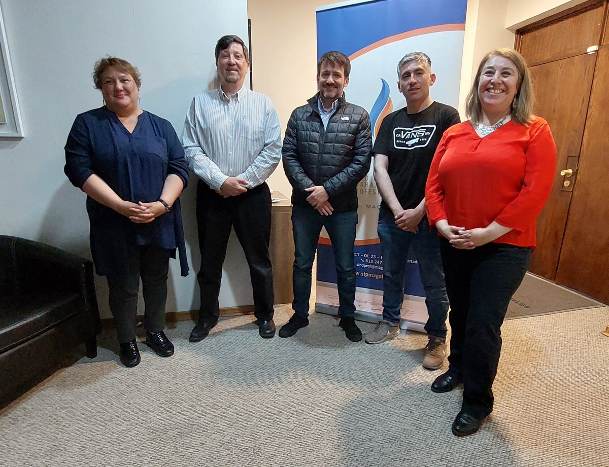 STP_Enap's tweet photo. Junto a la máxima autoridad de energía, hoy conversamos sobre el rol de la Enap en la industria del H2V y el cambio de rumbo que se requiere en la administración de la estatal.
@DiegoPardow 
@JulioMaturanaF
@GobiernodeChile https://t.co/xoOji37sTS