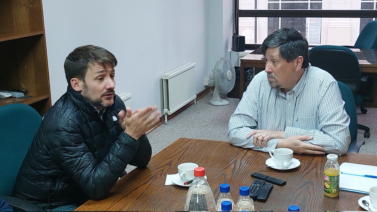 STP_Enap's tweet photo. Junto a la máxima autoridad de energía, hoy conversamos sobre el rol de la Enap en la industria del H2V y el cambio de rumbo que se requiere en la administración de la estatal.
@DiegoPardow 
@JulioMaturanaF
@GobiernodeChile https://t.co/xoOji37sTS