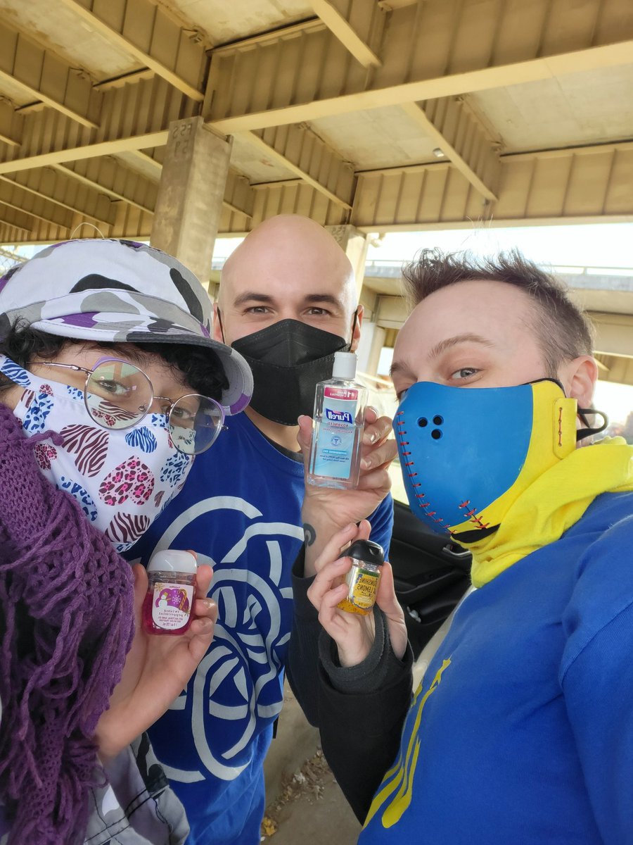 TheCommunityHe1's tweet photo. The CHI is BACK!!! We just gave out about 35 Community Care Packages to those in need in Dallas!! Thanks to @RoseCostumes for the masks and @BOMBAS for the socks just in time for the cold weather!! We should be back to monthly missions to help those like we met today! https://t.co/4lpjQzUKhl