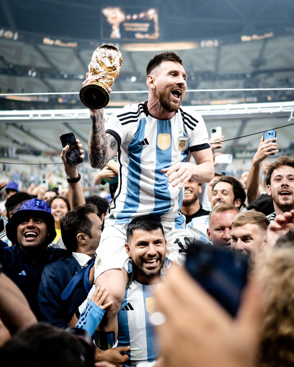 talkfcb_'s tweet photo. Pure happiness 🥺 https://t.co/LrAQjRBjXI