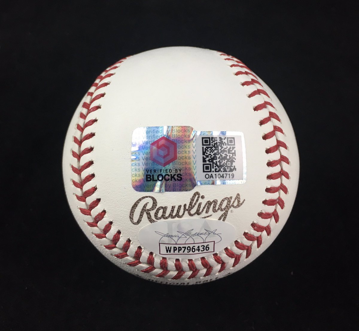 GIVEAWAY TIME! 1 winner will win a @OzzieGuillen signed 2005 WS baseball! 

Just FOLLOW, LIKE & RETWEET! We will pick the winner Tuesday at 9pm CST! This baseball is #VerifiedByBlocks on the #BLOCKS_Registry!

Download the #HUMBL wallet to have access to future giveaways!