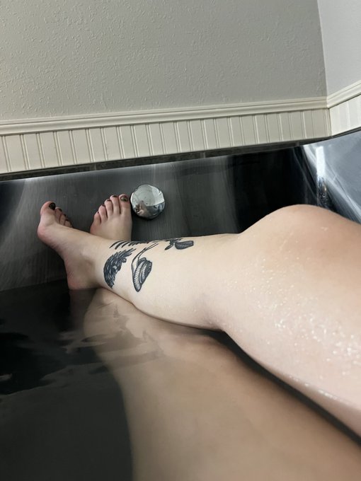 Late night soak? 🛁 https://t.co/YS8ZWoNaD4