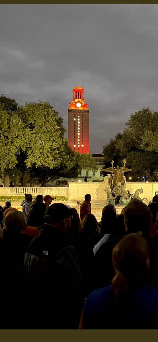 This never gets old…lighting the Tower for winning a Natty.. Congrats ⁦@TexasVolleyball⁩ so proud for y’all🤘🏽