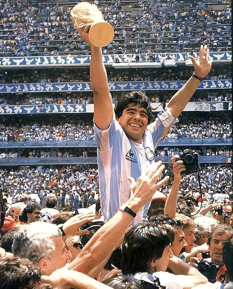 maradona_pics's tweet photo. https://t.co/WqV4gWtK15