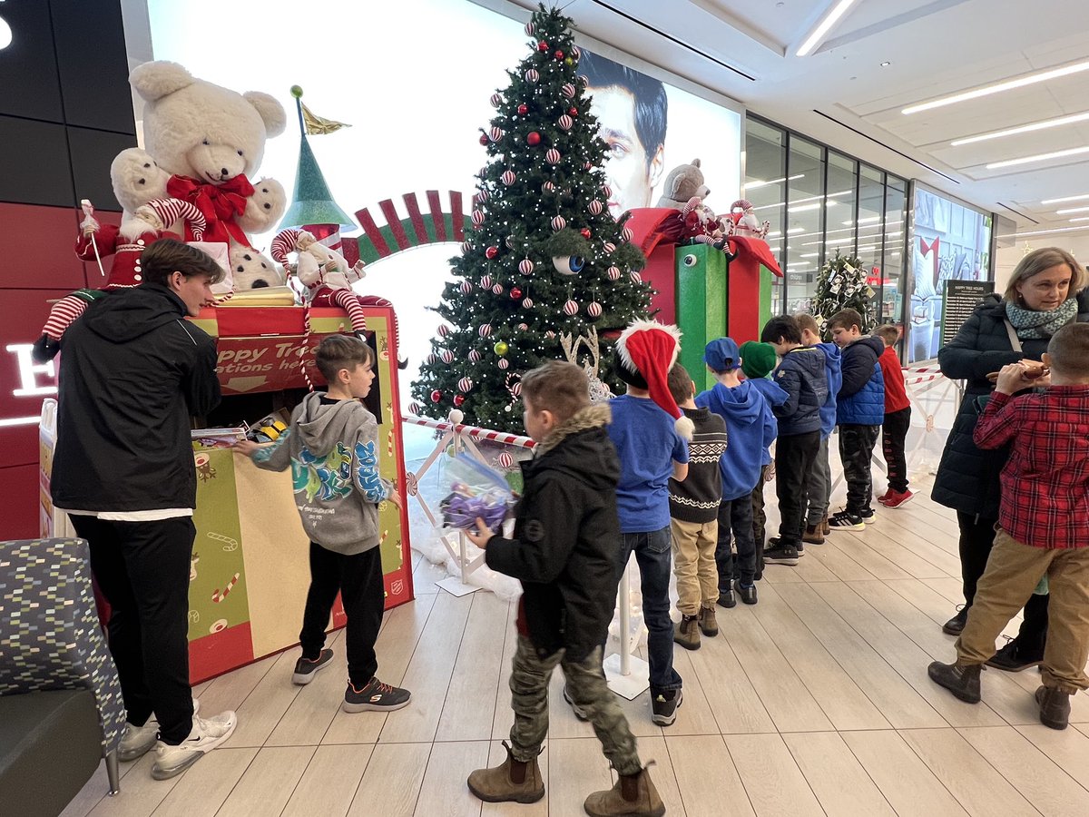 marcuspaterson8's tweet photo. So proud of my Paradise Soccer Club Boys under 9 team for making some awesome donations towards the VOCM Happy Tree! Love the Christmas spirit and love giving back! @PYSAInfo @590VOCM @townofparadise https://t.co/oh0Dmmt92L