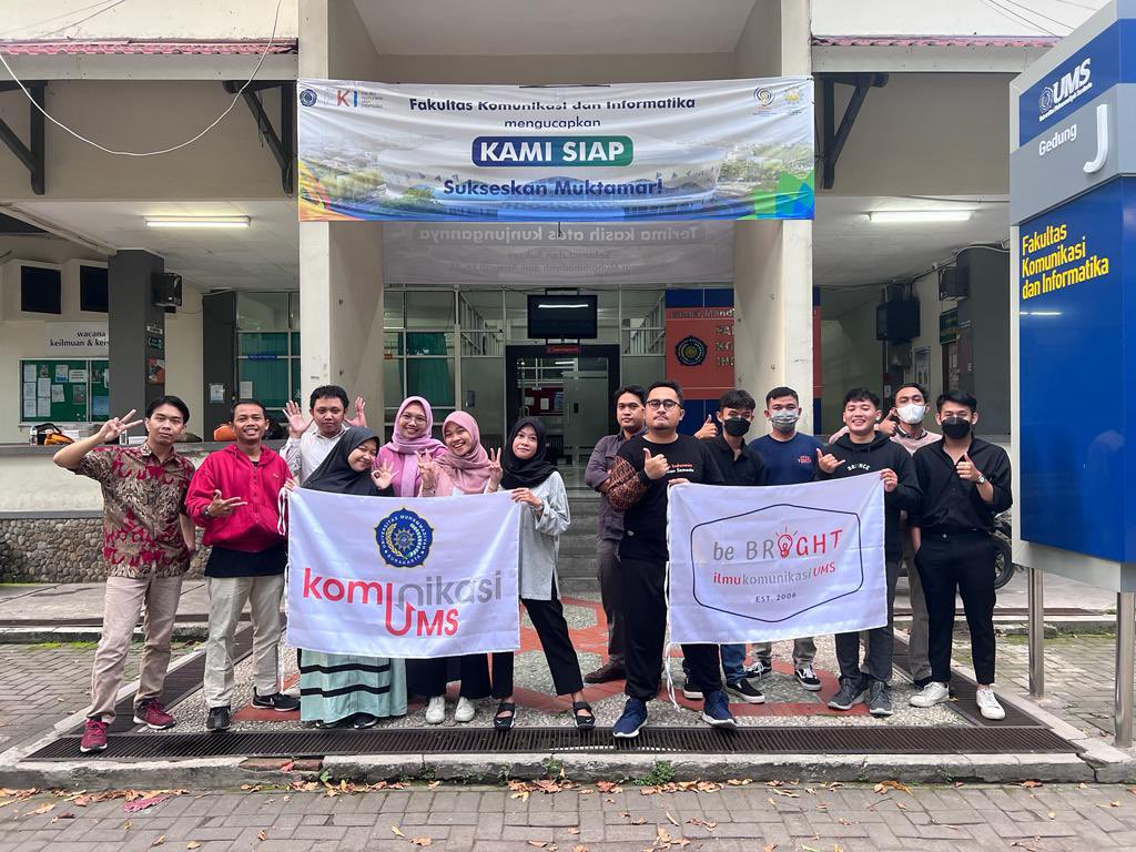 UMJT_Madiun's tweet photo. Menuju Silaturahmi Nasional (Silat) Asosiasi Pendidikan Ilmu Komunikasi Perguruan Tinggi Muhammadiyah dan 'Aisyiyah (APIK PTMA) di UMSIDA Sidoarjo. Terpantau tim @umsofficialid menuju Sidoarjo 🚌
#APIKPTMA #Komunikasi
@diktilitbang @UMSIDA1912 🔥 https://t.co/NZpEH8o4S1