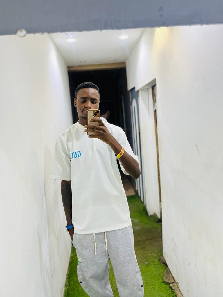 offRakazaki's tweet photo. Life not been an easy journey but I thank God for keeping us strong as we take every step. #cmr #life #Africa #Messi𓃵 https://t.co/ovoD7OGr31