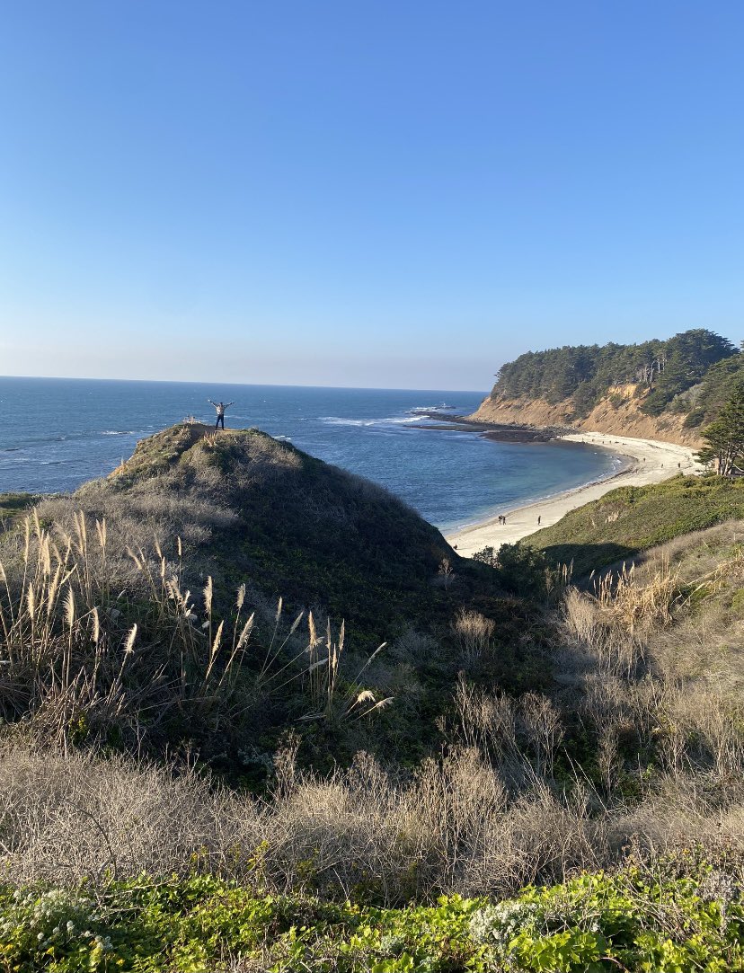 hcglobal22's tweet photo. Took this photo of my friend on a walk today. That’s him on the hill. #BeautifulCalifornia https://t.co/bRkIMIuJ1M