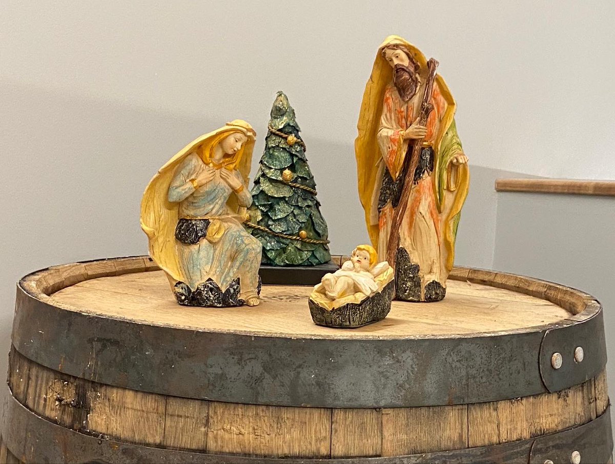 thewonbroadway's tweet photo. We are ready for Christmas at The W 🎄🎅🏼 It’s getting cold, and snow is in the forecast. Oh what fun in Paducah! https://t.co/ckA2Oe66mz