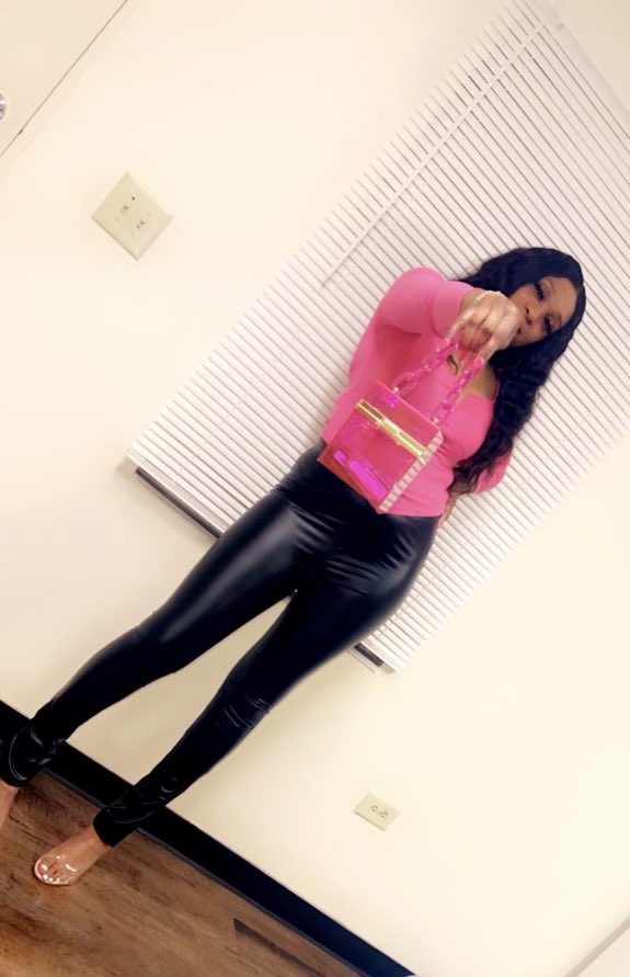 PrettyNSlimmx's tweet photo. pretty in pink 🌺🌸🌷 https://t.co/9JcIfYjdjF