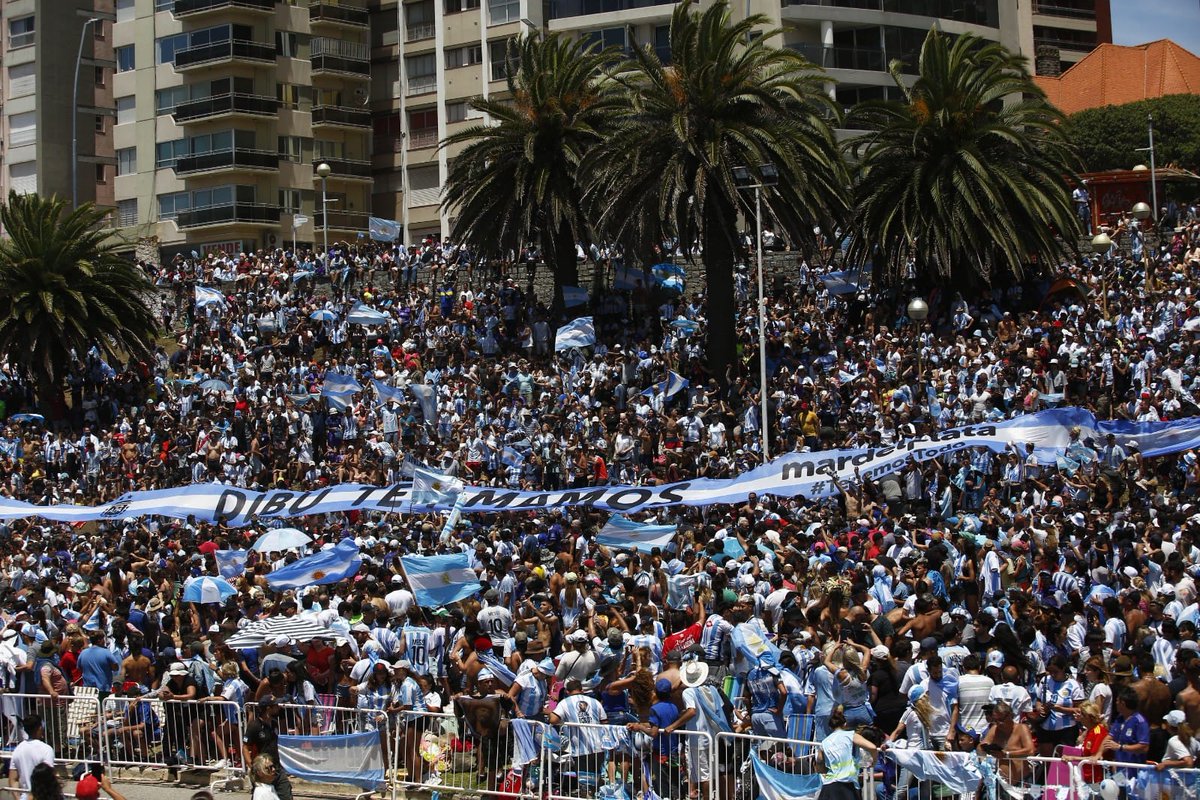 MDPTeInforma's tweet photo. #MardelPlata
 Arena Fest: 140.000 personas gritaron ¡Argentina Campeón!

https://t.co/X4SzXZxJNq https://t.co/396UWd83bP
