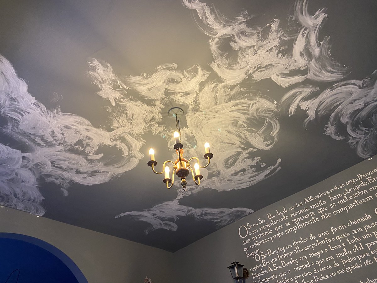 vvrau2's tweet photo. Sabe quem executou essas pinturas da Taberna do Elfo? 🧙‍♀️ Me https://t.co/n4ucsJ74eo