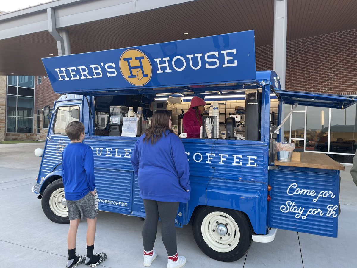 HermesMrs's tweet photo. The most wonderful time of the year! I’m so thankful for these awesome elves delivering very cool Christmas gifts to our entire staff, generous businesses providing coffee &amp; lunch, and our super sweet Safety Patrol team! It’s been a great week!😊@communityisd @tacobueno https://t.co/pvHTomXWgF