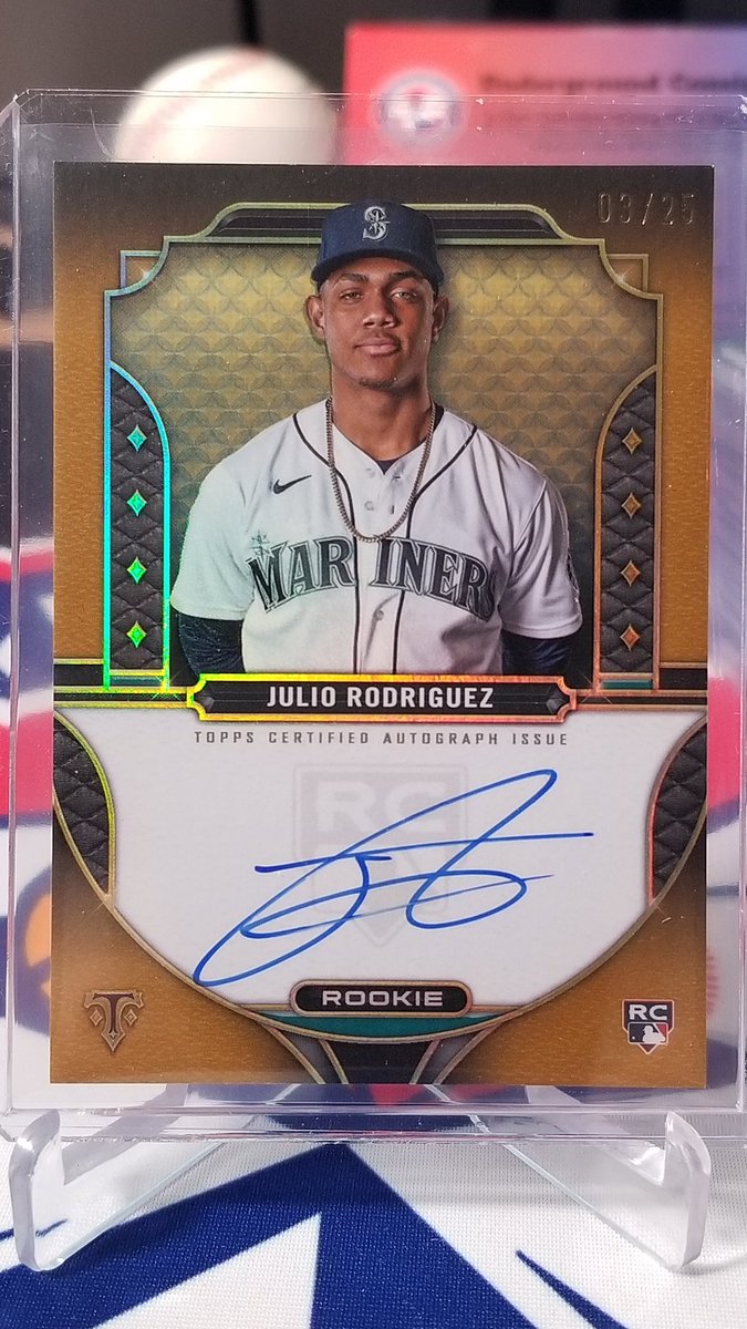 UndergroundBrks's tweet photo. I present to you @Topps Triple Threads ladies and gentlemen.
#Topps #TripleThreads #JulioRodriguez https://t.co/XPl7sB13Ix