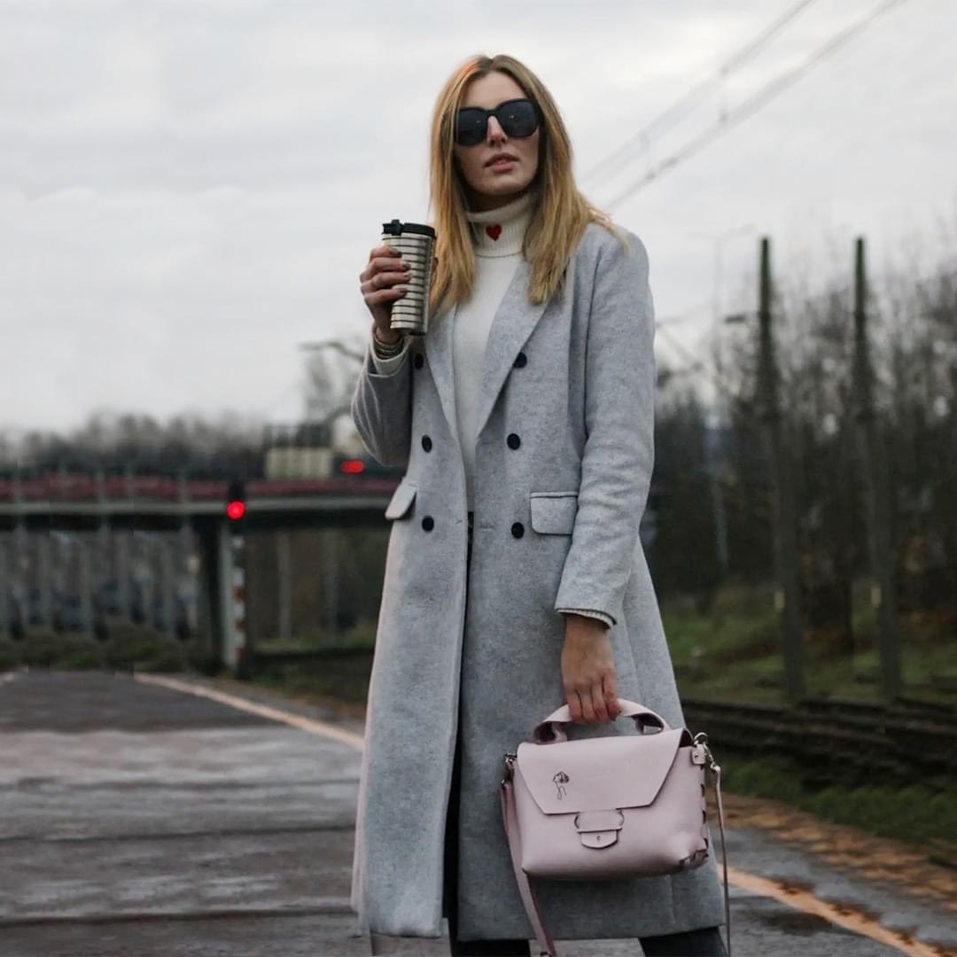 HekkaO's tweet photo. Lovely! @kamilala_
With a cup of hot coffee to save you from the cold. https://t.co/pMfPFIMgqa
