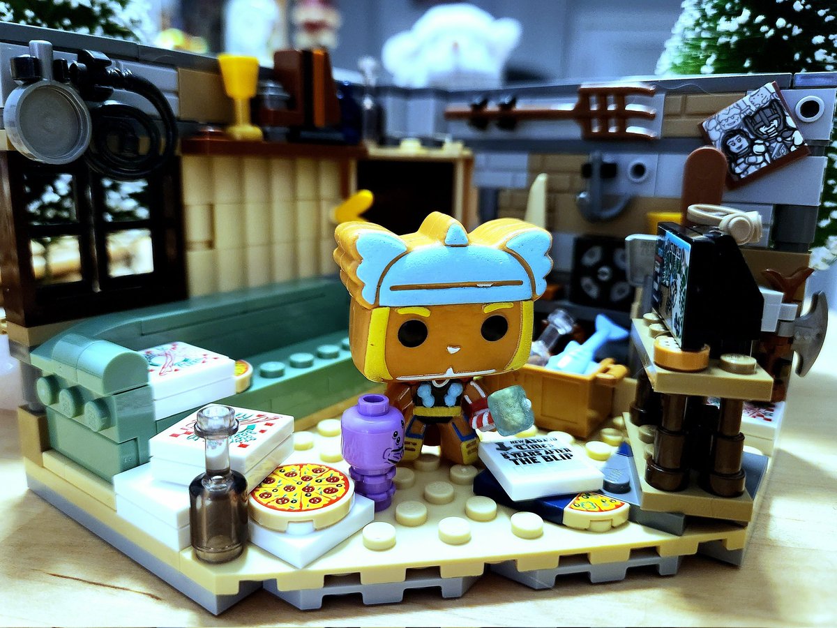 TKBM_'s tweet photo. Day 18!! ❄️

Even the God of Thunder is CHILLING out this holiday season!🎄

#FunkoPops #Thor #HappyHolidays2022 https://t.co/lfDgcAmMmE