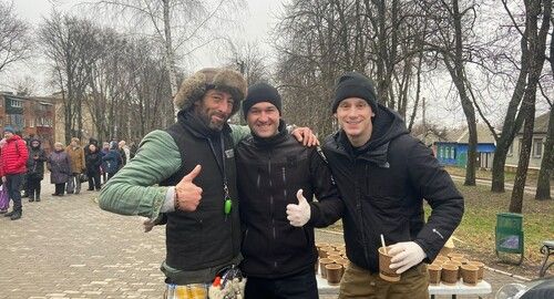 Поліцейські Харківської області спільно з волонтерами пригостили громадян піцою
lenta.kharkiv.ua/society/2022/1…
#Харьков