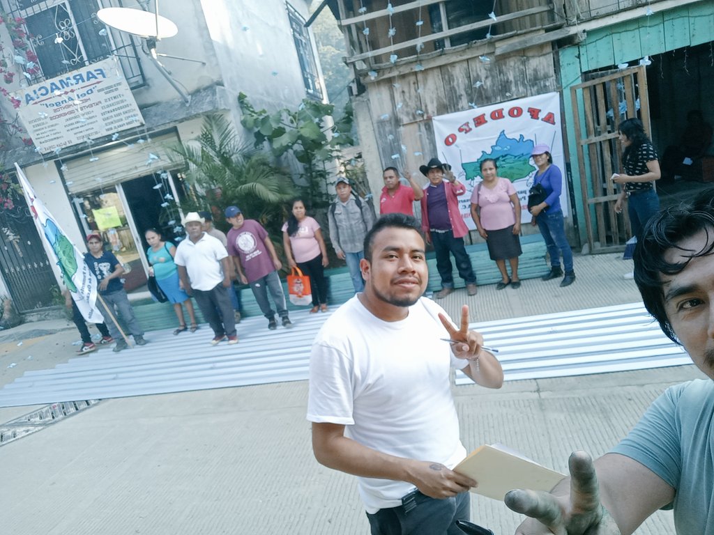 REO_LIBRE's tweet photo. Entrega No 5
La Guadalupe, Santa Maria Chilchotla, Zona Baja Mazateca.
Ing Mauro Cruz Cruz @afodepoac
Gracias por permitirnos beneficiar a otra comunidad más de nuestro municipio.
Seguimos en la ruta correcta por el Fomento del Desarrollo de los Pueblos de Oaxaca
@RamiroGarciaMa2 https://t.co/ksGHNCCZUv