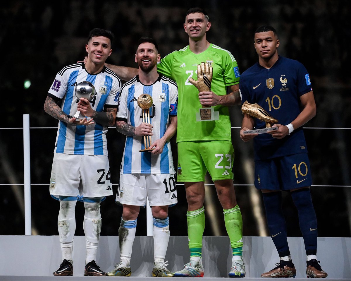 aliasVRocha's tweet photo. #Messi𓃵  #FIFAWorldCup https://t.co/zLIw0WnTGt