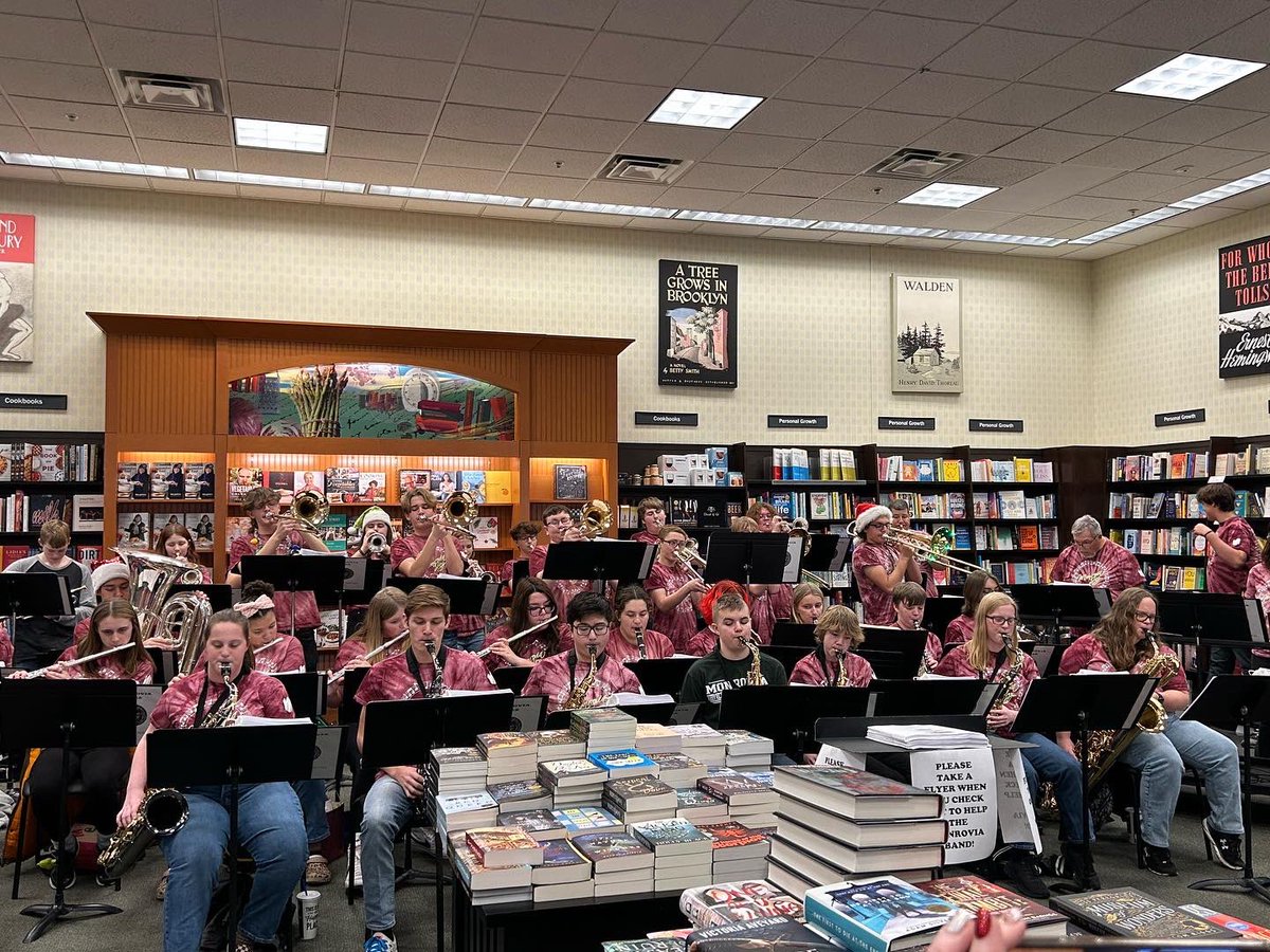 MonroviaBands's tweet photo. This Saturday was the annual Barnes &amp; Noble Book Fair! Thank you to all who came to support the jazz band! 📚🎶 https://t.co/uHEDUJazdy