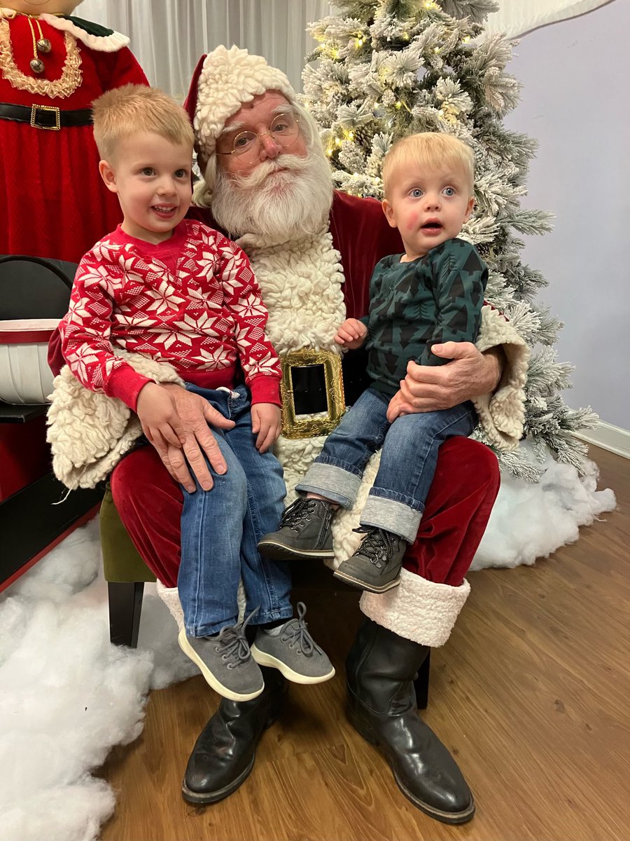 mcook32's tweet image. Boys are ready for Christmas now! Grant asked for an alien puzzle. He’s never mentioned that in his life 😂