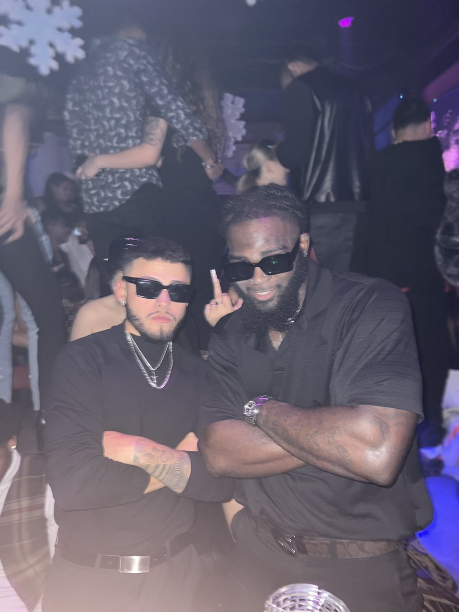 Can we please get our own photographer 🙄