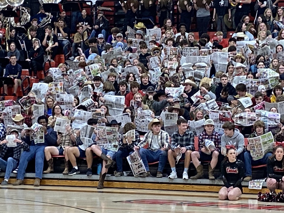 The_KnightClub's tweet photo. The Club supporting our boys. 🖤❤️🖤 https://t.co/jDSAqmDqkJ