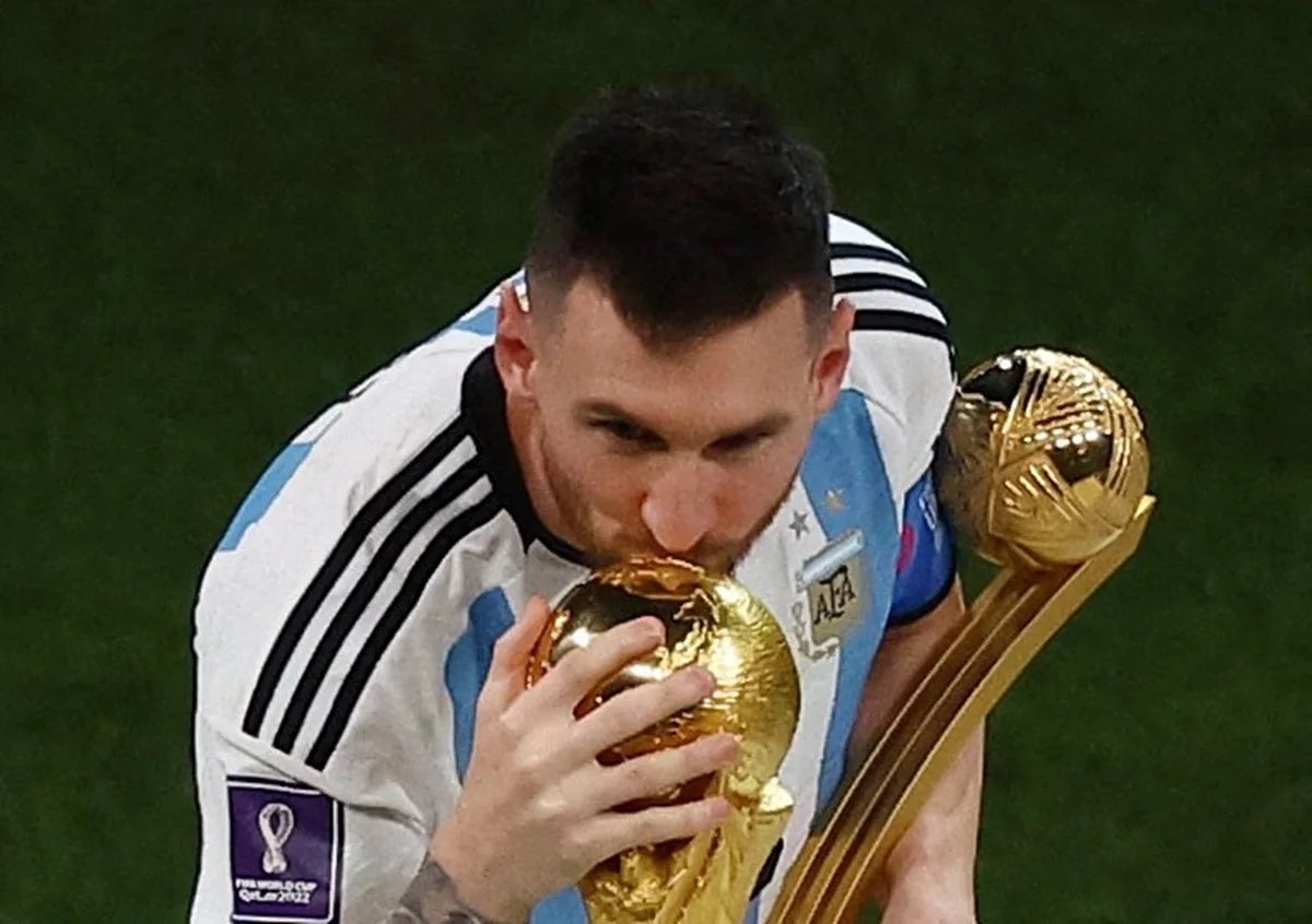 EGasoleros's tweet photo. Despues de 36 años somos CAMPEONES OTRA VEZ!!

VAMOS ARGENTINA! Este mundial no te lo sacaba nadie @leomessi 🇦🇷🇦🇷 https://t.co/PVfZrSOOqk