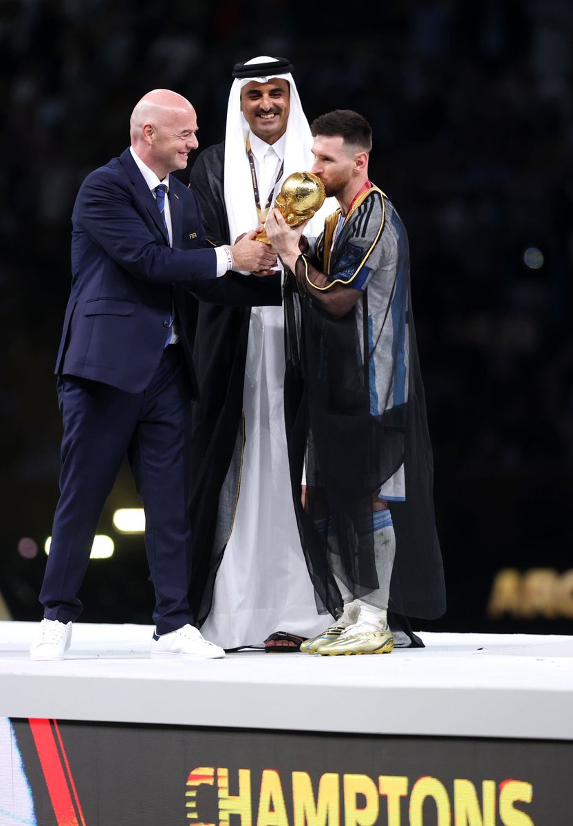onJrsse's tweet photo. -18 December 
-8:55 pm 
-Argentina es campeona del mundo 💙🤍🥇🏆 https://t.co/5Sh1vO54LI
