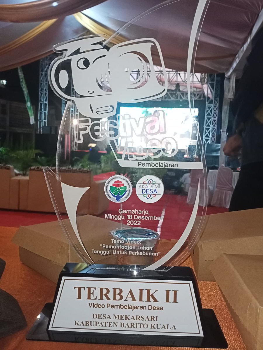 #DesaBanuaBisa, selamat sebagai juara terbaik II dan III Video Pembelajaran Desa
<a href="/jokowi/">Joko Widodo</a> 
<a href="/halimiskandarnu/">ABDUL HALIM ISKANDAR</a> 
@kemendespdtt 
<a href="/malik_haramain/">malikharamain</a> 
<a href="/imansyukri/">Iman Sukri</a> 
<a href="/taufikmadjid71/">IG : taufik.madjid</a> 
@yusradaridesa 
<a href="/azzameldzikrie/">#SantriIndonesia</a> 
<a href="/tppkemendes/">TPP KEMENDES</a> 
<a href="/ditjenpdp/">Ditjen PDP Kemendes PDT</a> 
<a href="/tpp_provKalsel/">tpp.provinsi_kalsel</a>