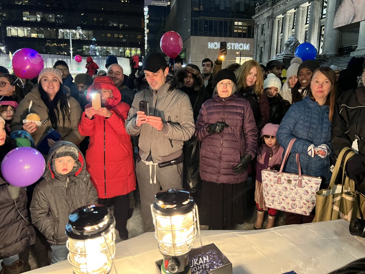 MikeKlassen's tweet photo. The -5° cold was brightened by the light of the menorah lit tonight at the Art Gallery. Cllr Kirby-Yung &amp; I were proud to join Vancouver’s Jewish community at this commencement of Hanukkah celebrations.

Chag Hanukkah Sameach!

#HappyHanukkah #Chanukka https://t.co/y2CQCa4Rkj