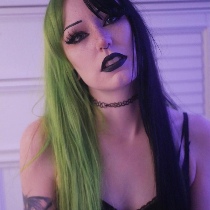 The face. The body. https://t.co/kLeTvNBYzy