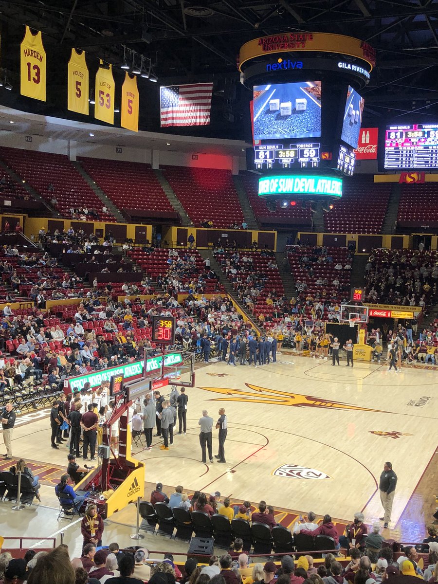 desertopus's tweet photo. @K_Dodd3 @JoeHealey42 This is fun! Teamwork and tenacious defense makes for an entertaining evening! #DevilsBB https://t.co/YyXBwONuHm