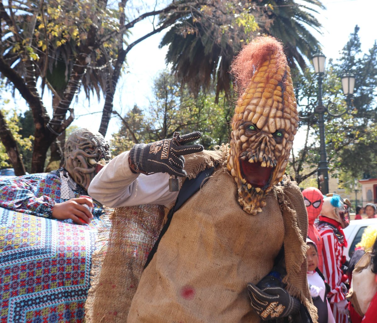 El barrio de Cuxtitlali está de fiesta en #sancristobaldelascasas, celebrando con el desfile tradicional en honor al Dulce Nombre de Jesús, el crucifijo más antiguo de San Cristóbal.