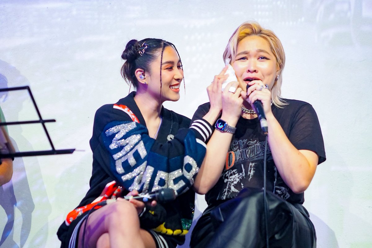 guidetae's tweet photo. ในส่วนของเพลง..ซับ 🤣🤣 #TeamAIMazing #PreenP https://t.co/aLAyNlRe5I