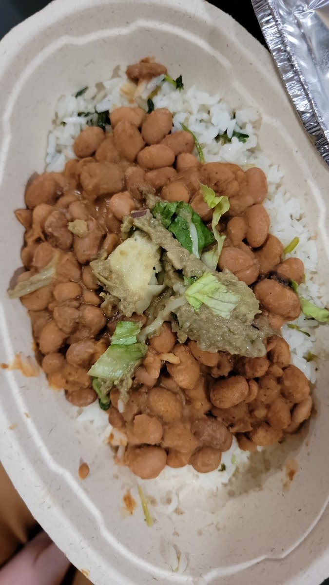 ohjuliaann's tweet photo. @ChipotleTweets We were sent an entirely wrong, inedible $40 order and your help chat will only give us a B1G1 coupon. When I asked for a refund it said it was ending the conversation. I need a refund or a new order. Help? https://t.co/M3F5iENu6h