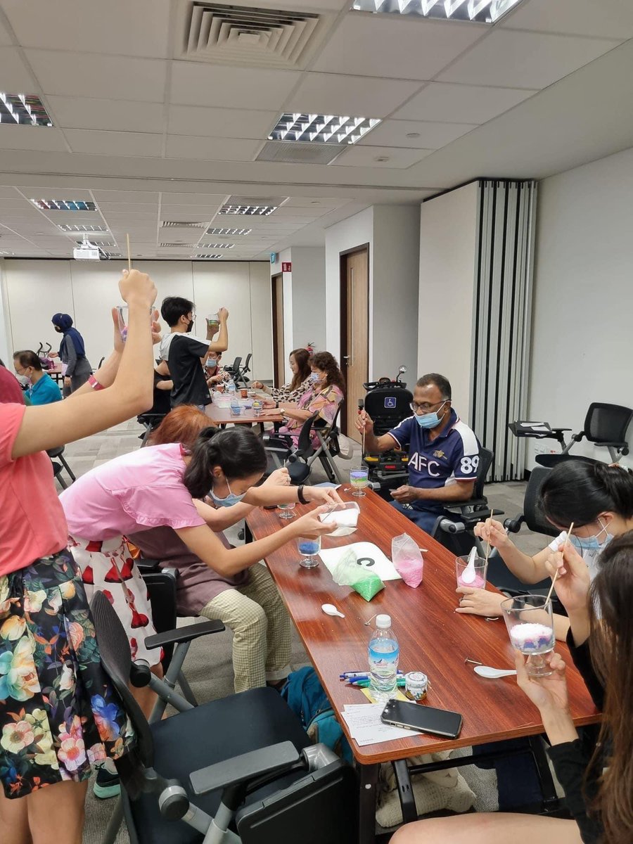 ArtisanHan's tweet image. Well done everyone! Wishing everyone a happy holiday and merry christmas  🎄 

#artisanhans #artisanhanssg #onsiteworkshops #singapore #virtualworkshops #sg #artists #candlemaking #funtimes #creativity #xmas2022