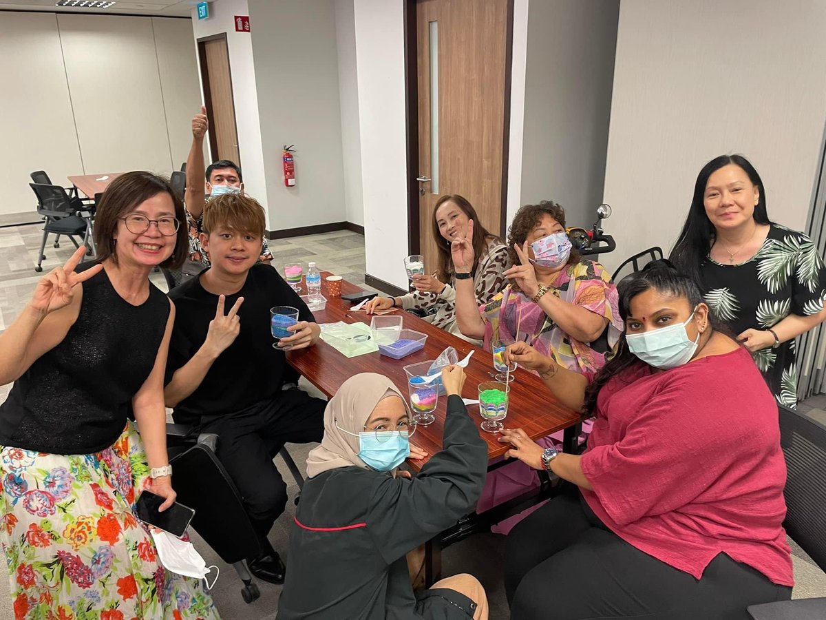 ArtisanHan's tweet image. Well done everyone! Wishing everyone a happy holiday and merry christmas  🎄 

#artisanhans #artisanhanssg #onsiteworkshops #singapore #virtualworkshops #sg #artists #candlemaking #funtimes #creativity #xmas2022