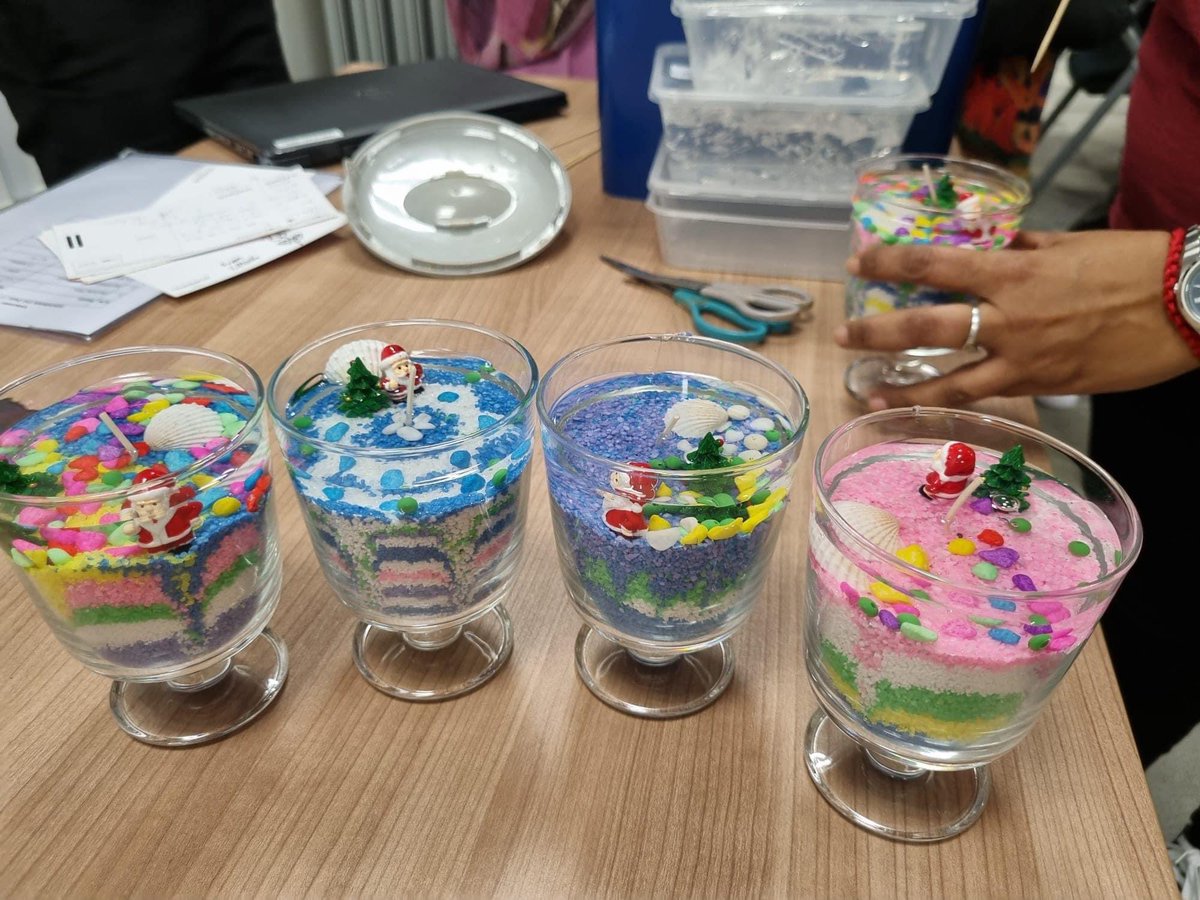 ArtisanHan's tweet image. Well done everyone! Wishing everyone a happy holiday and merry christmas  🎄 

#artisanhans #artisanhanssg #onsiteworkshops #singapore #virtualworkshops #sg #artists #candlemaking #funtimes #creativity #xmas2022