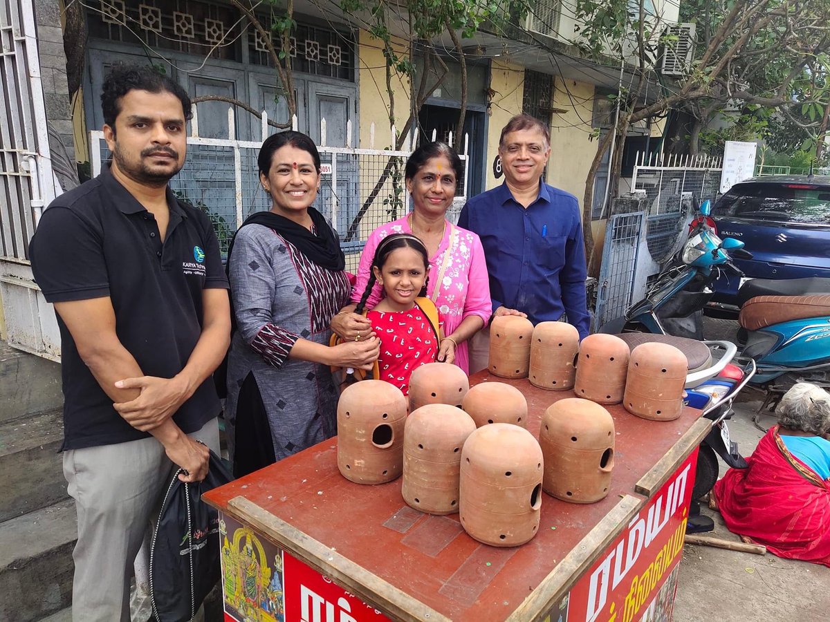 maapsindia's tweet photo. Appreciate the effort of Sparrow saviours especially Ms Sadhan for free distribution of Sparrow Homes 👏👏👏 https://t.co/wCVpFIsKEz