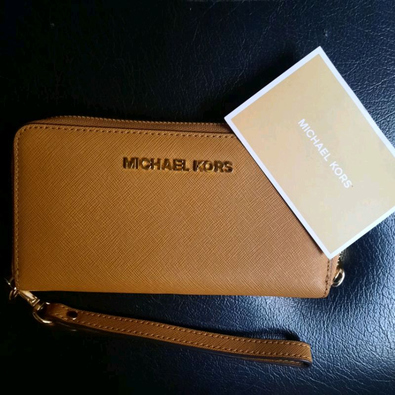 aMypsycHo's tweet photo. Saya menjual DOMPET MICHAEL KORS ... seharga Rp650.000. Dapatkan di Shopee sekarang! https://t.co/vHV1LmamcU #ShopeeID https://t.co/bk3s59B8eS