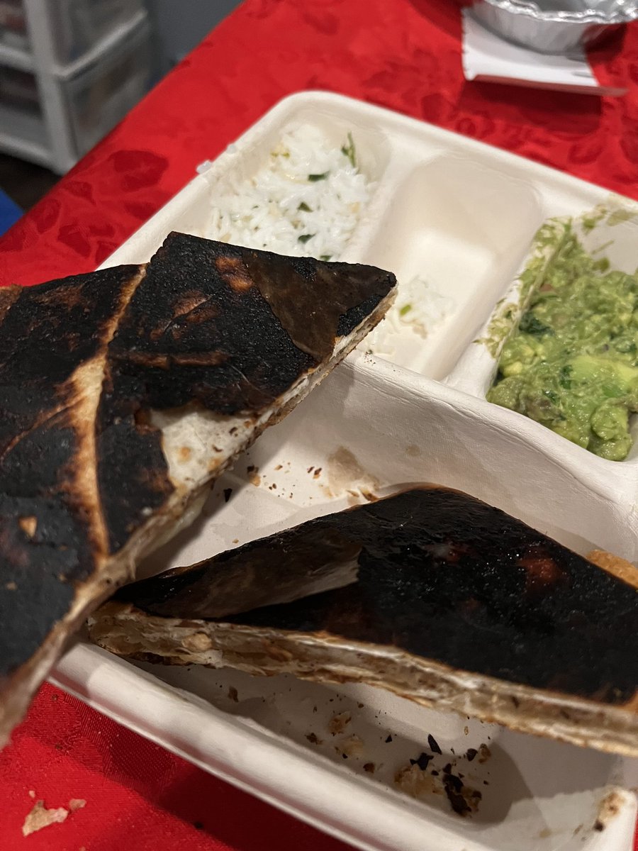 phantom13kc's tweet photo. Thanks @ChipotleTweets my kid was thrilled with dinner tonight. How does this even make it out the door? https://t.co/YRKdWlnhCs