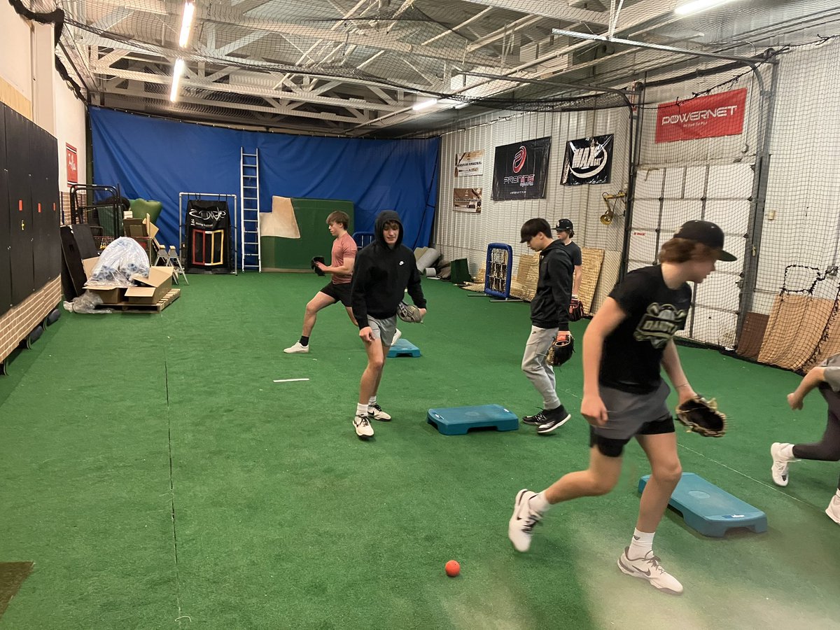Post2Dugout's tweet photo. Winter is work time. So many kids looking to elevate their game. #SundayWorkouts https://t.co/3eI1aJIciq