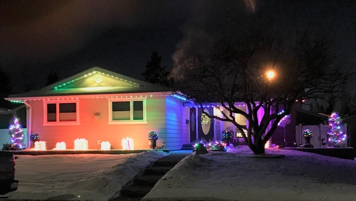 greengategarden's tweet photo. All is calm. All is bright. #WillowPark #CommunityYYC #XmasYYC https://t.co/vk4yrCULpV