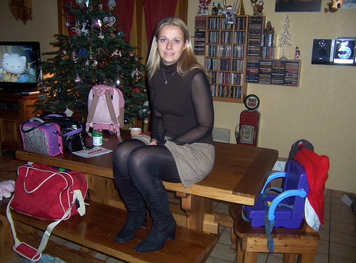 Amateur Pantyhose on Twitter "Boots and black opaque pantyhose"
