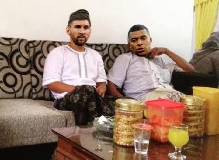 UNDANGAN
Selamatan dari Kang Messi Bada Isya Malam ini di Musholla
Turut Mengundang: Raul Lemos