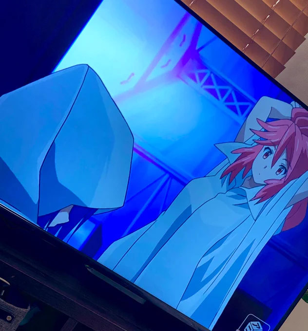 テレビに買い換えたから綺麗な画面で1期1話見直してるけど声出る天羽奏動いてるかっこいい、可愛い、尊い、ツヴァイウィング尊い死ぬ、、翼可愛い……… 