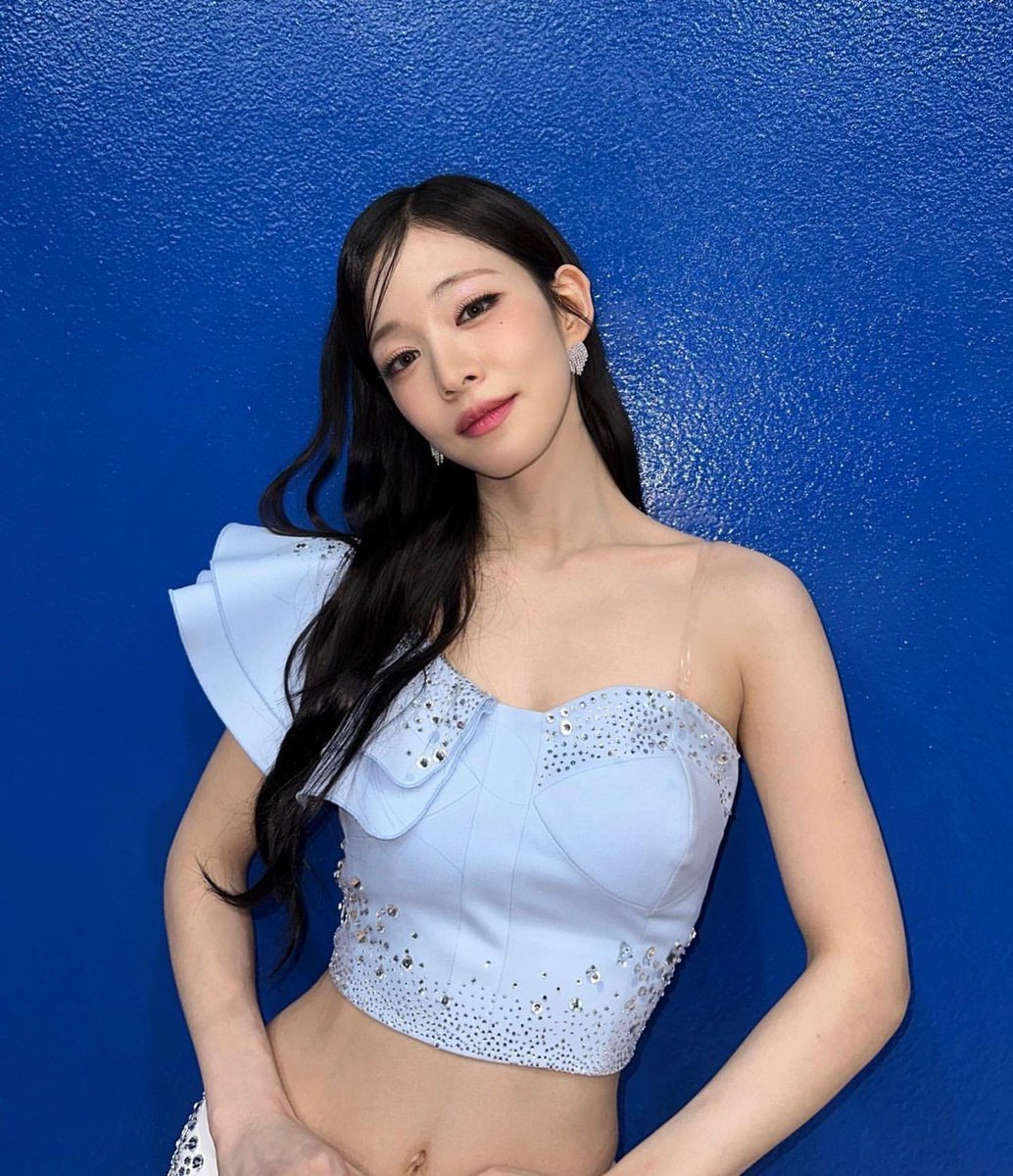 fromisgallery's tweet photo. #이채영 › #프로미스나인 ! 
© officialfromis_9 ig → 221219 https://t.co/coN55GRKwV