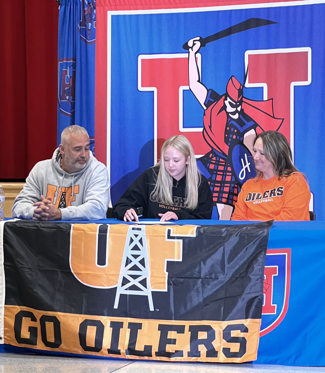 HLSD_AD's tweet photo. Congratulations to Senior Zoya Winkelfoos on signing with the University of Findlay to continue her academic and athletic career! She will be playing Volleyball for The Oilers! #GoScots @VballScot @HighlandMarengo @SportsMCS @McMotorsport @hlsdsports https://t.co/zl8GDAZEan